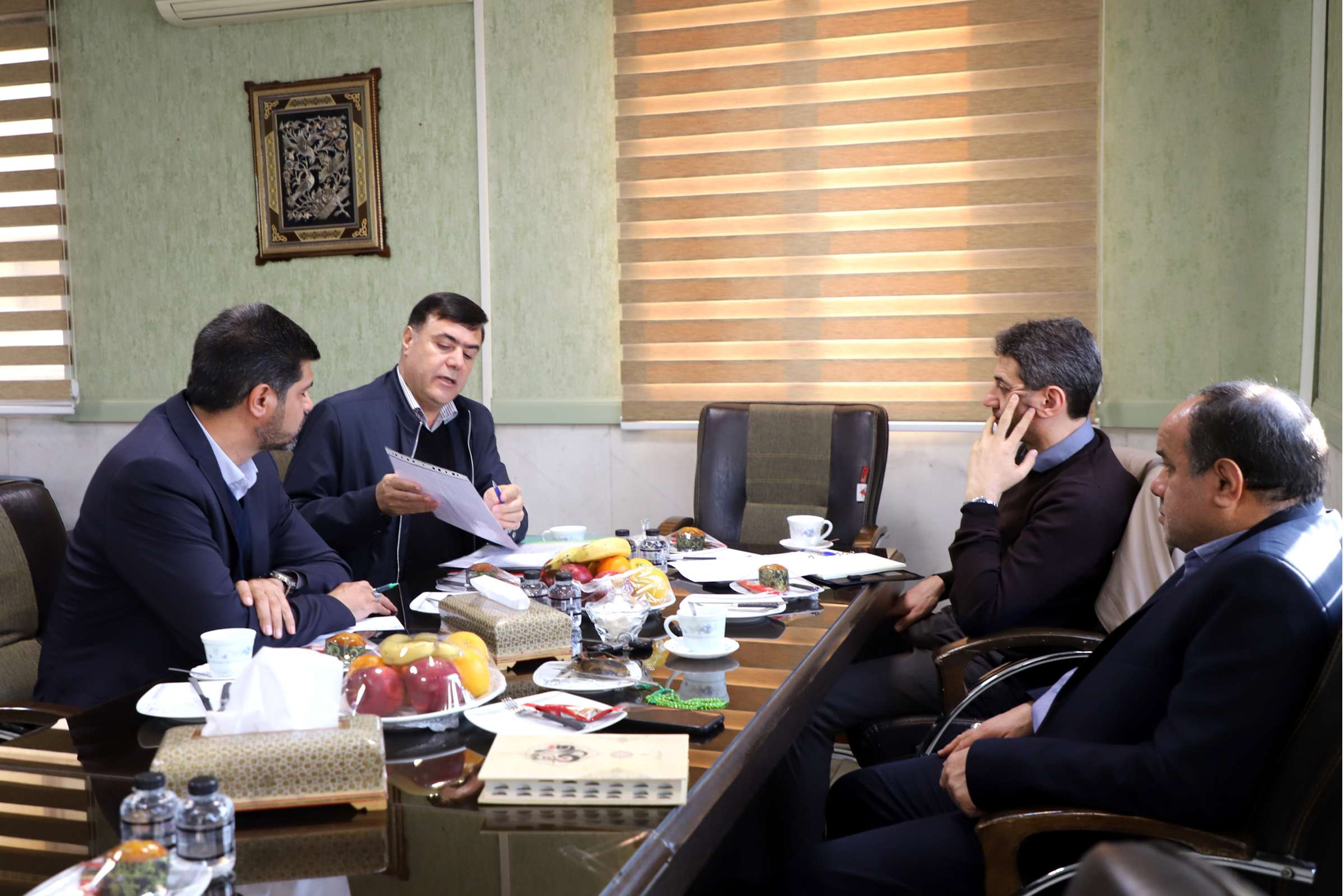 جلسه هیات مدیره سازمان همیاری شهرداری های استان اصفهان به ریاست دکتر قاری قرآن معاون هماهنگی امور عمرانی استانداری و رئیس هیات مدیره سازمان و با حضور مدیر عامل سازمان و دیگر اعضا....